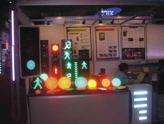 Рис. 8. Стенд фирмы POEF Co., Ltd. – производителя автодорожных светофоров и сигнальных знаков со светодиодами